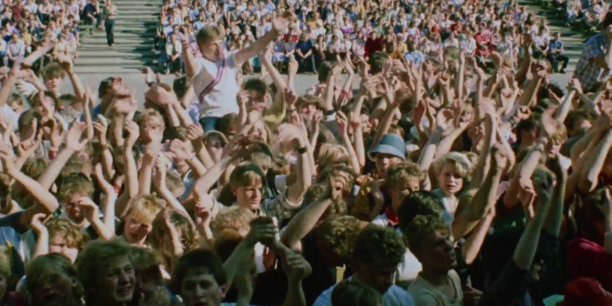 Dokumentarfilm „Is It Easy To Be Young?” – 40